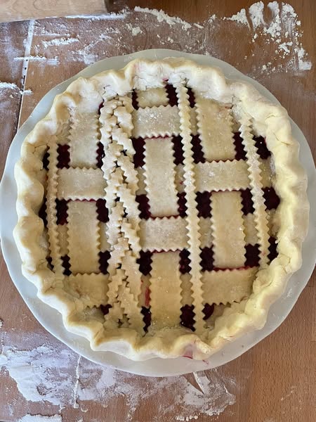 Old-fashioned four berry pie