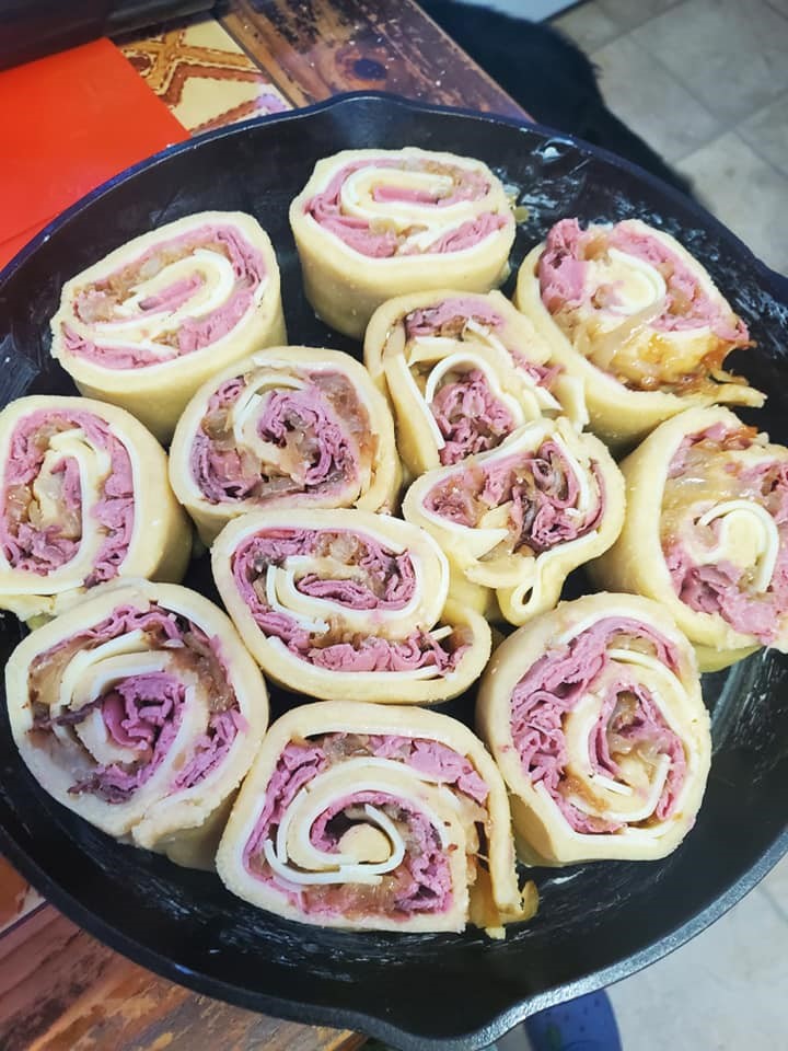 Keto Roast Beef and Provolone Pinwheels: A Savory Low-Carb Comfort Classic